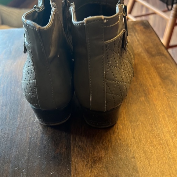 cute booties - Picture 3 of 4